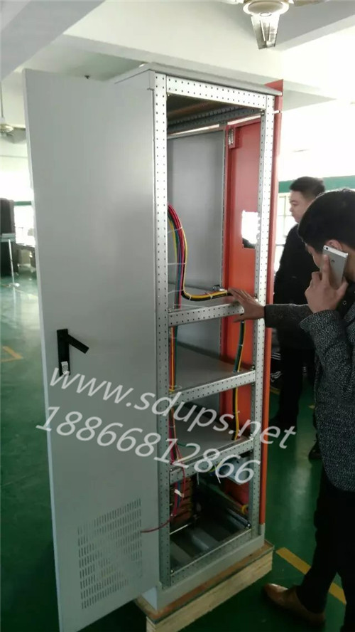 �C�����{